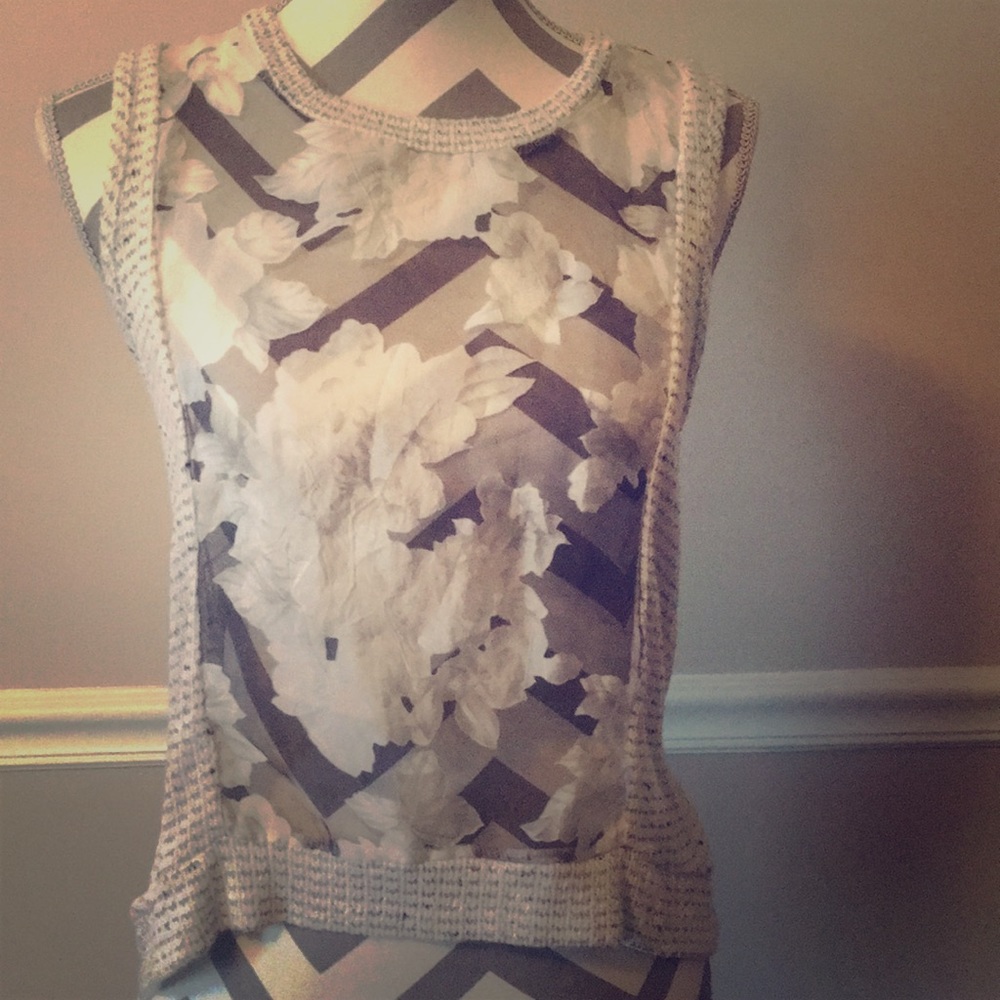 Like new! Sheer/sweater floral top!